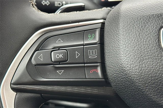 Used 2023 Jeep Grand Cherokee L Laredo image 38