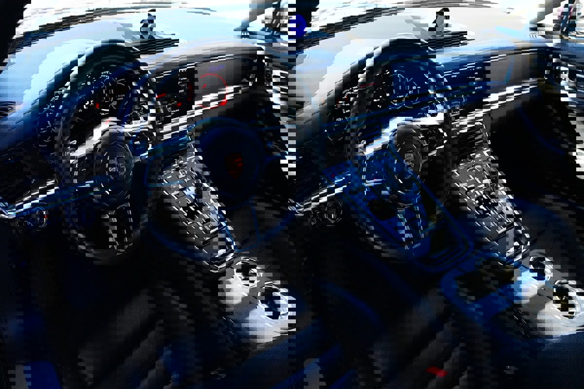 Used 2020 Porsche Panamera 4 image 12