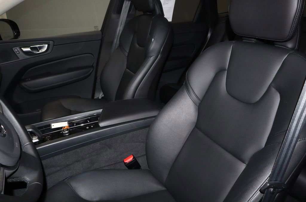Used 2024 Volvo XC60 T8 Core image 25