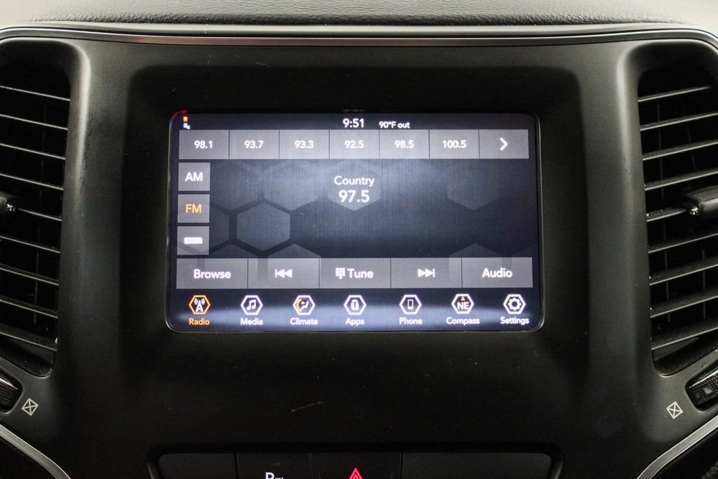 Used 2020 Jeep Cherokee Latitude Plus FWD image 33