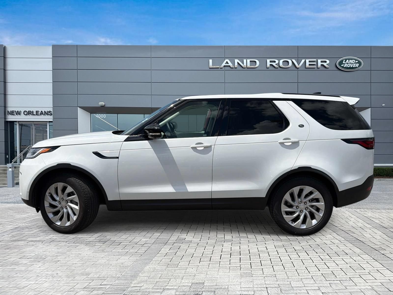 Used 2025 Land Rover Discovery S AWD/4WD image 2