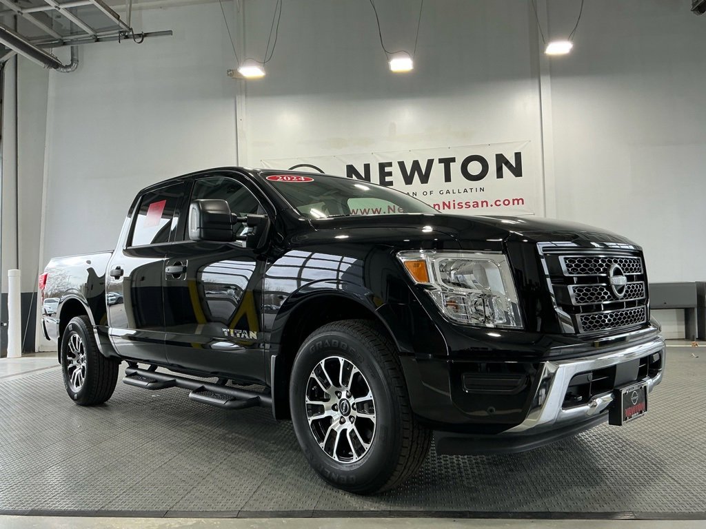 Used 2024 Nissan Titan SV w/ SV Convenience Package image 34