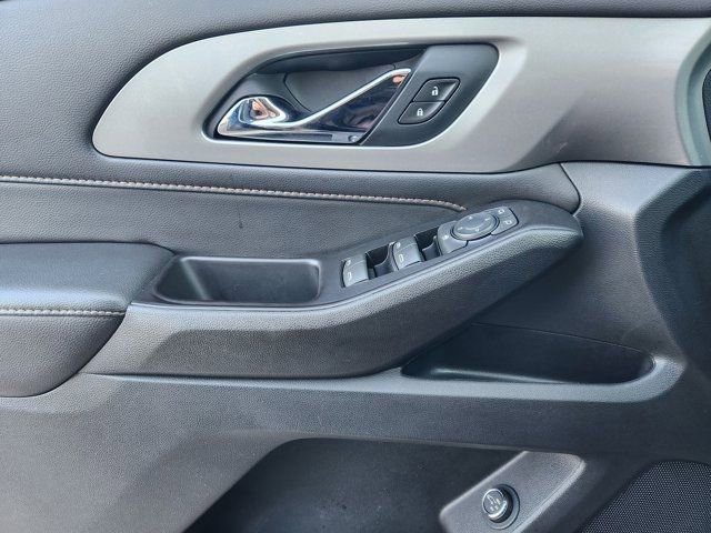 Used 2020 Chevrolet Traverse LT image 24