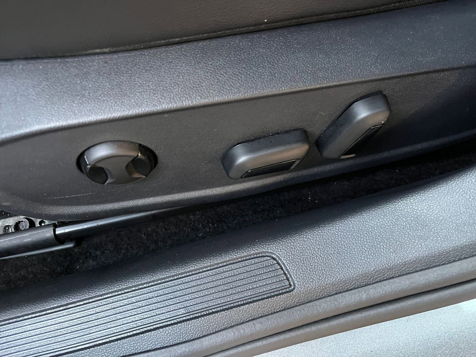 Used 2025 Volkswagen Jetta SE image 23