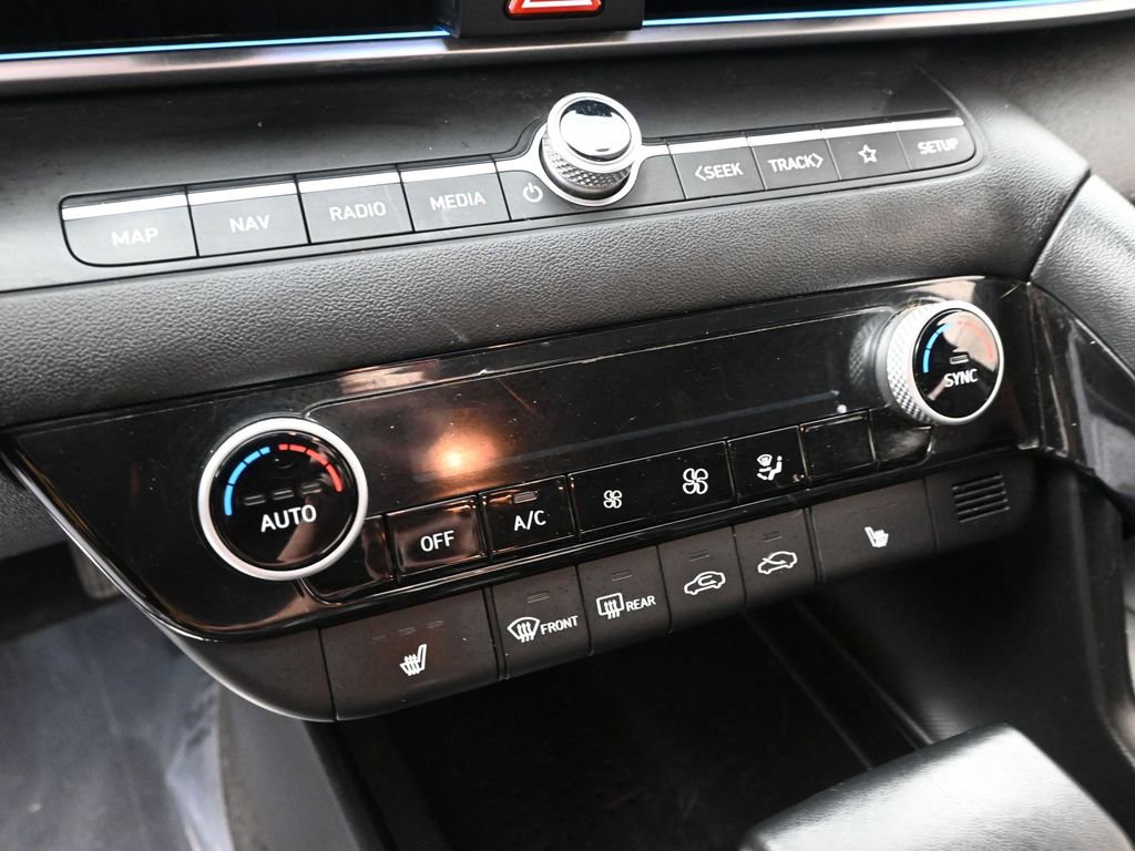 Certified 2021 Hyundai Elantra Limited image 29