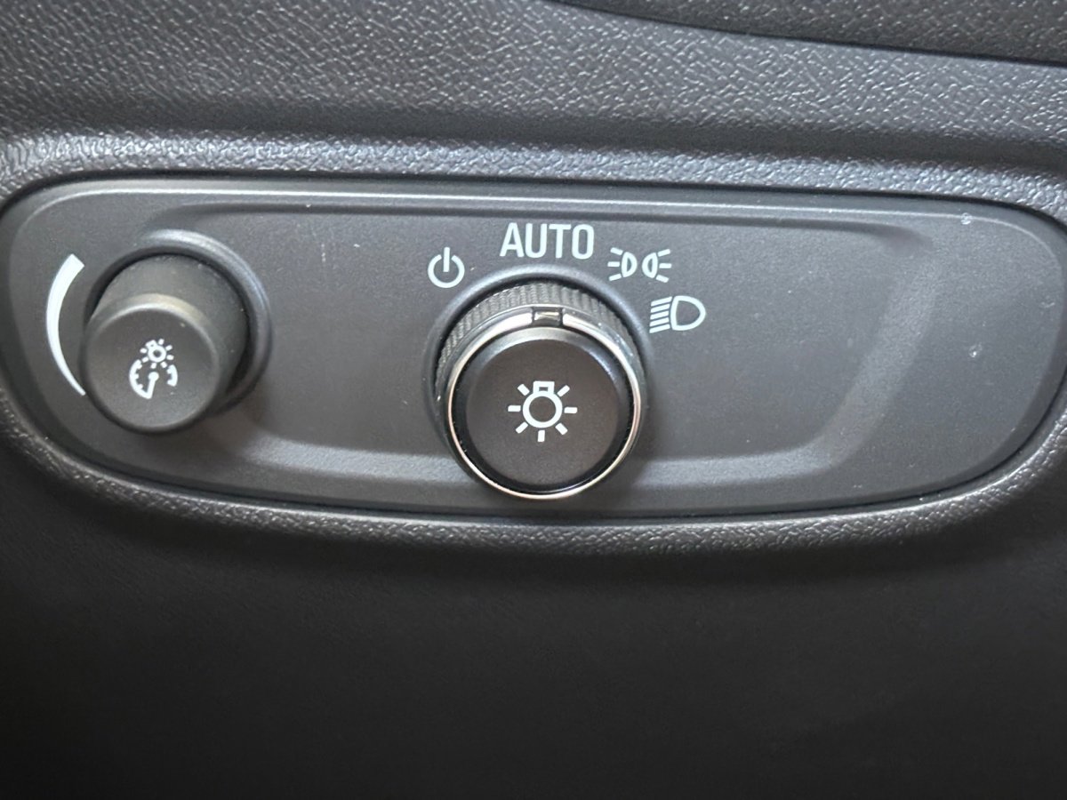 Used 2023 Chevrolet Equinox LS FWD image 33