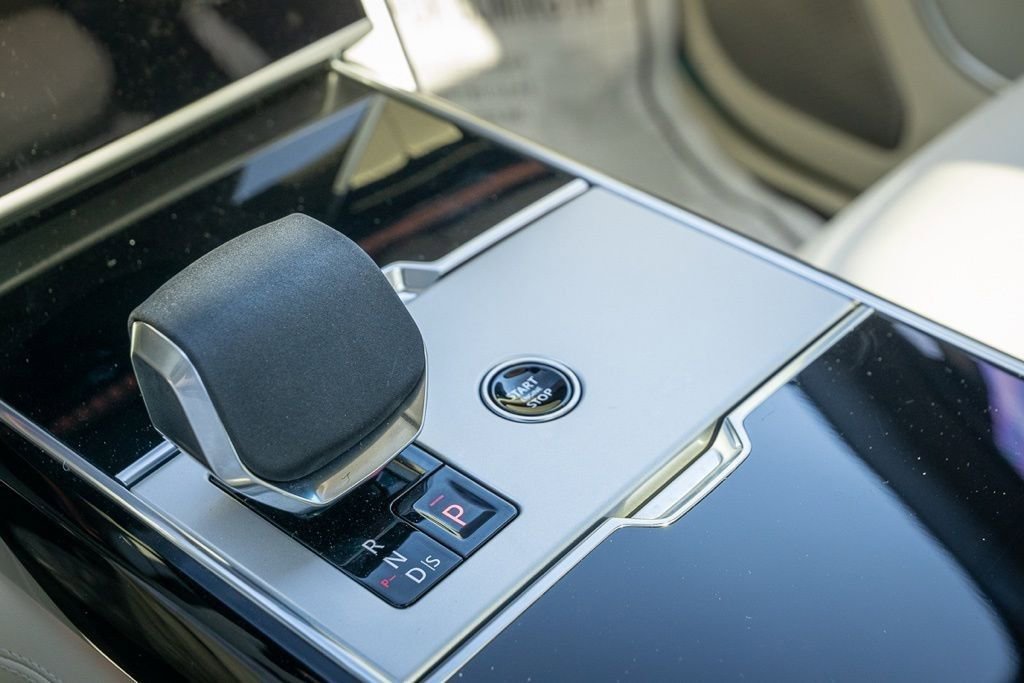 Used 2025 Land Rover Range Rover Long Wheelbase Autobiography image 22
