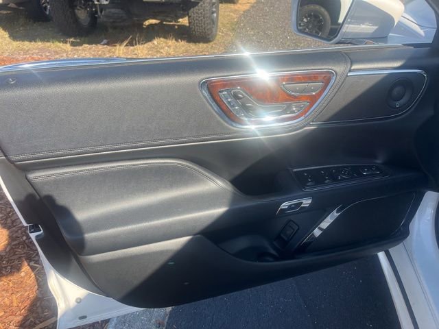 Used 2017 Lincoln Continental Reserve image 10