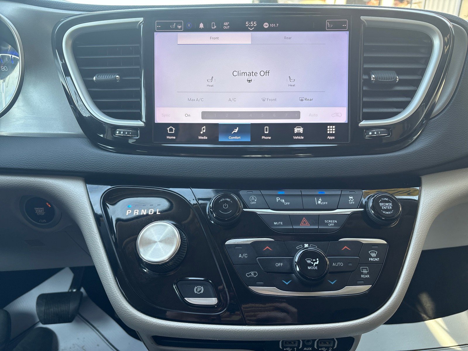 Used 2023 Chrysler Pacifica Touring-L image 18