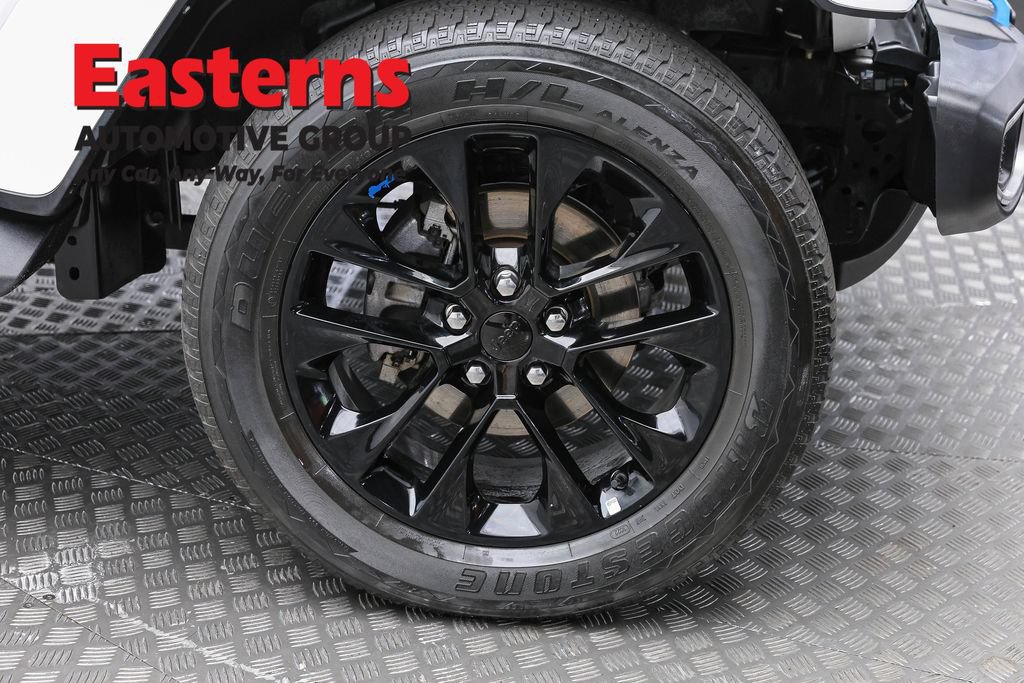 Used 2022 Jeep Wrangler Unlimited Sahara w/ Cold Weather Group AWD/4WD image 32