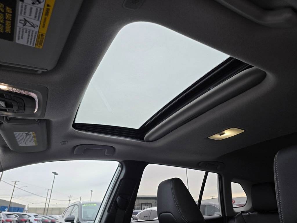 Used 2024 Toyota Corolla Cross XLE w/ Convenience Package image 25