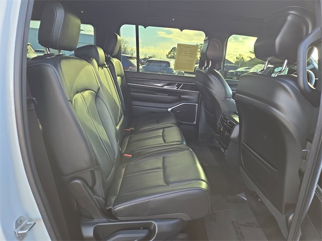 Used 2023 Jeep Wagoneer 4WD w/ Premium Group I image 14