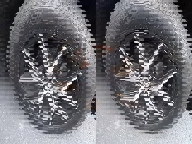 Used 2018 Toyota RAV4 SE image 14