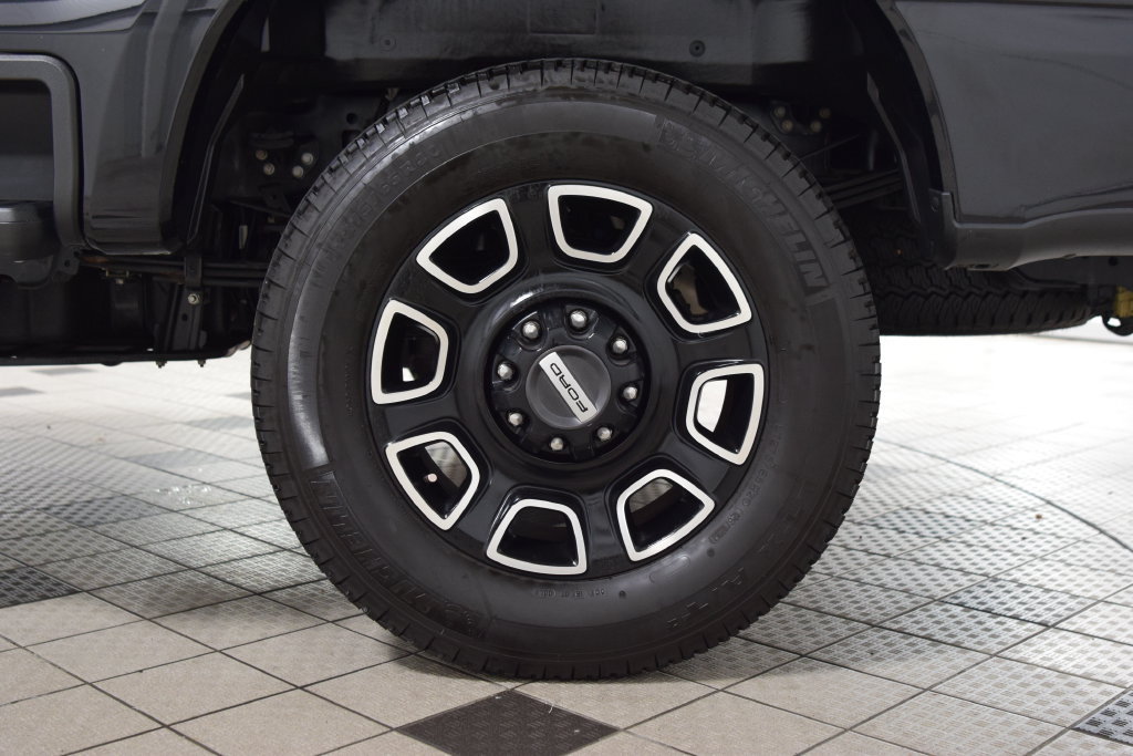 Used 2024 Ford F350 Platinum w/ FX4 Off-Road Package AWD/4WD image 25