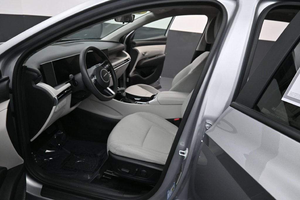 Certified 2025 Hyundai Tucson SEL FWD image 12
