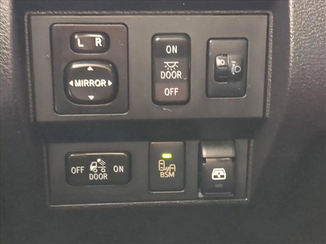 Used 2014 Toyota Tundra Limited w/ Limited Premium Package AWD/4WD image 16