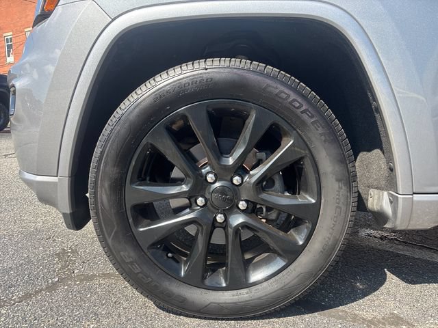 Used 2019 Jeep Grand Cherokee Altitude AWD/4WD image 9