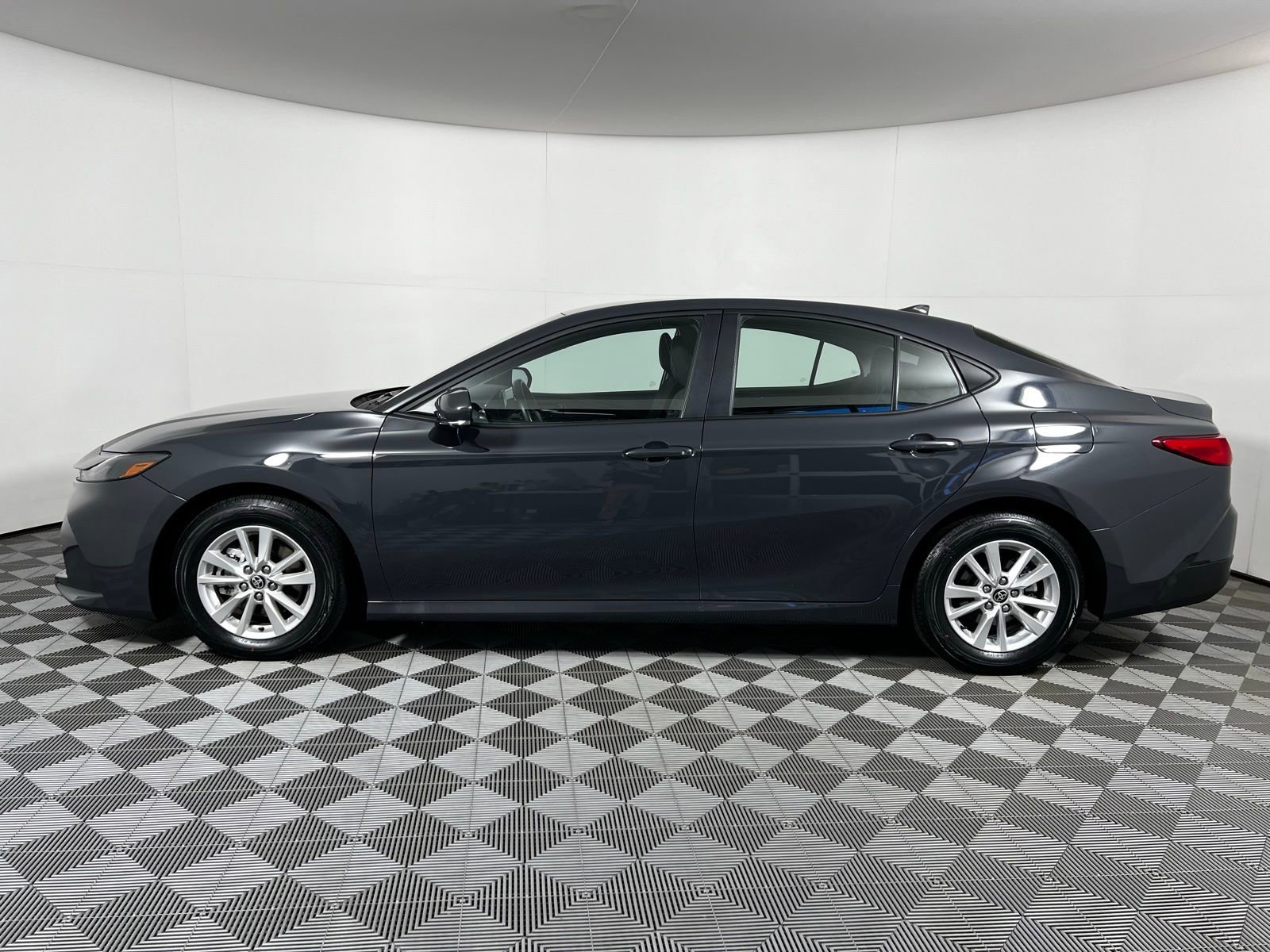 Used 2025 Toyota Camry LE FWD image 8