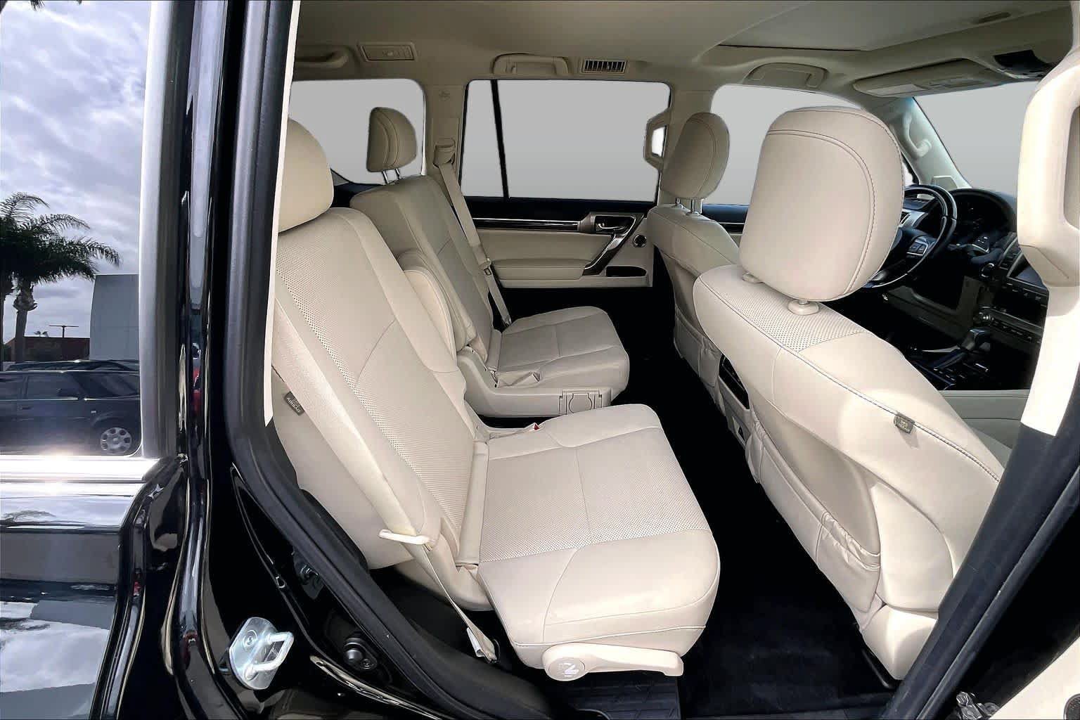 Used 2021 Lexus GX 460 Premium w/ Accessory Package AWD/4WD image 21