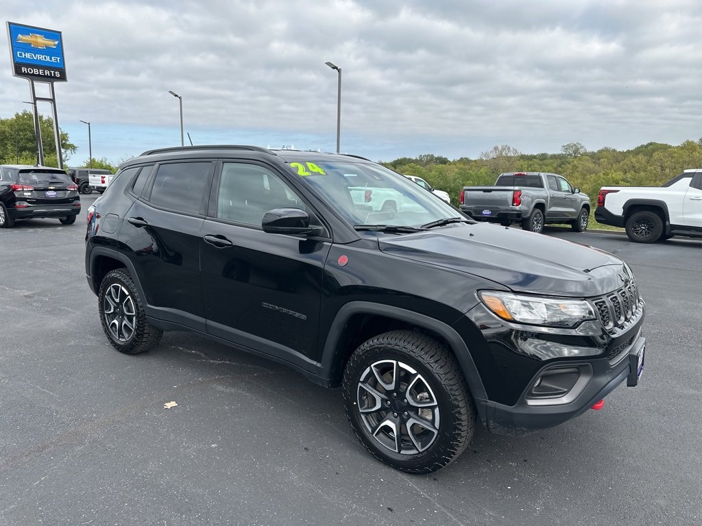 Used 2024 Jeep Compass Trailhawk image 9