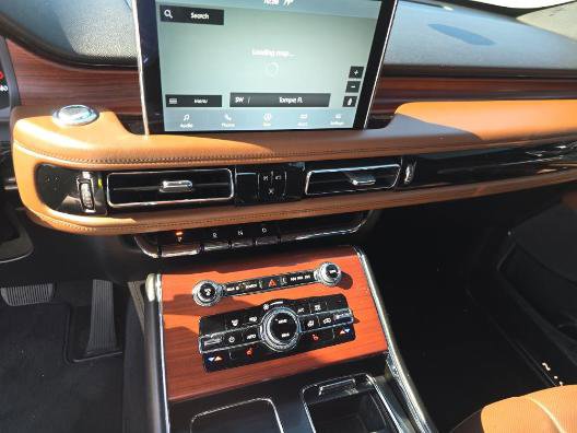 Used 2022 Lincoln Aviator Reserve w/ Class IV Trailer Tow Package image 2