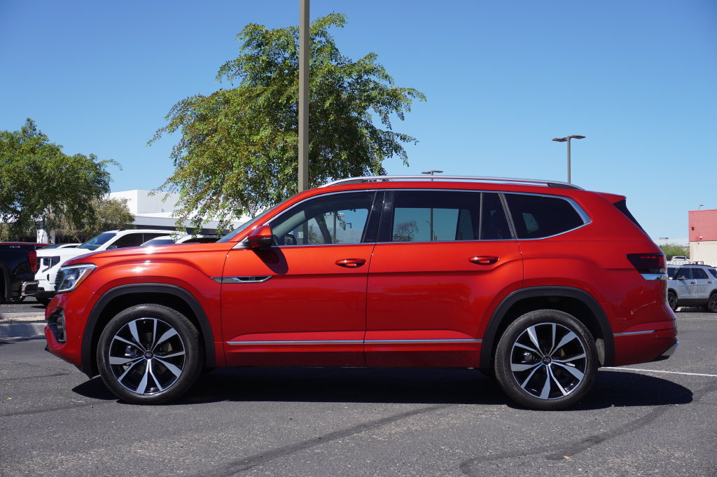 Used 2024 Volkswagen Atlas SEL Premium R-Line AWD/4WD image 2