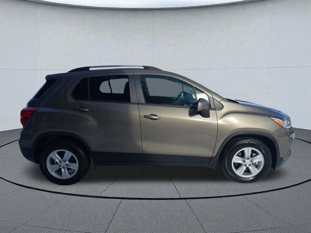 Used 2021 Chevrolet Trax LT w/ LT Convenience Package image 6