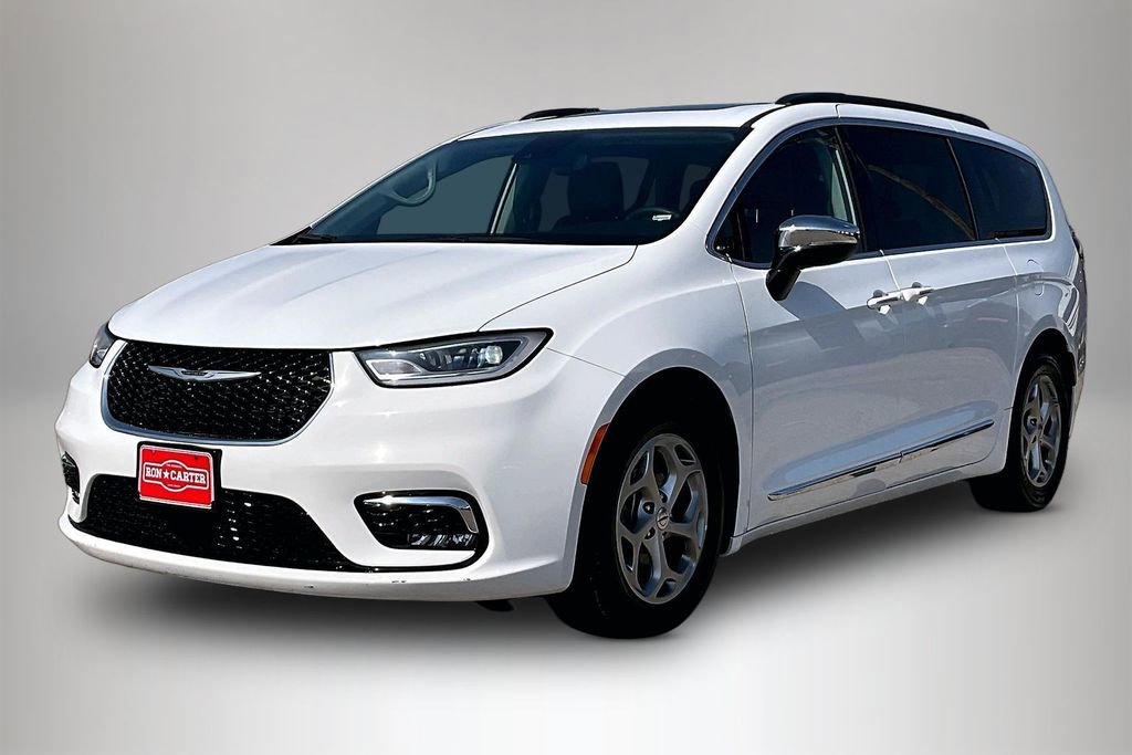 Used 2023 Chrysler Pacifica Limited FWD image 2