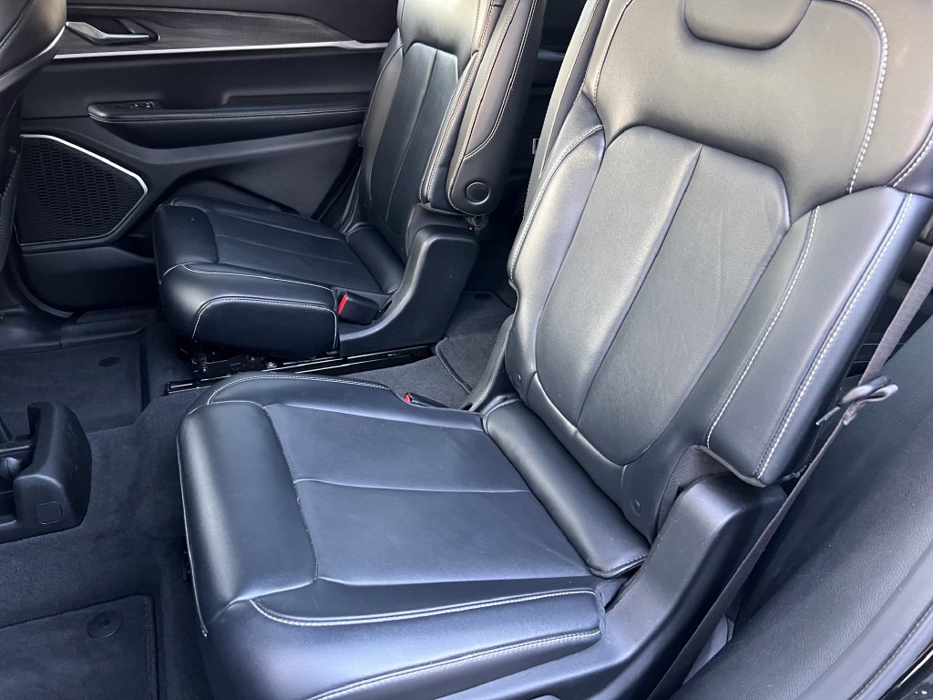 Used 2021 Jeep Grand Cherokee L Limited AWD/4WD image 15