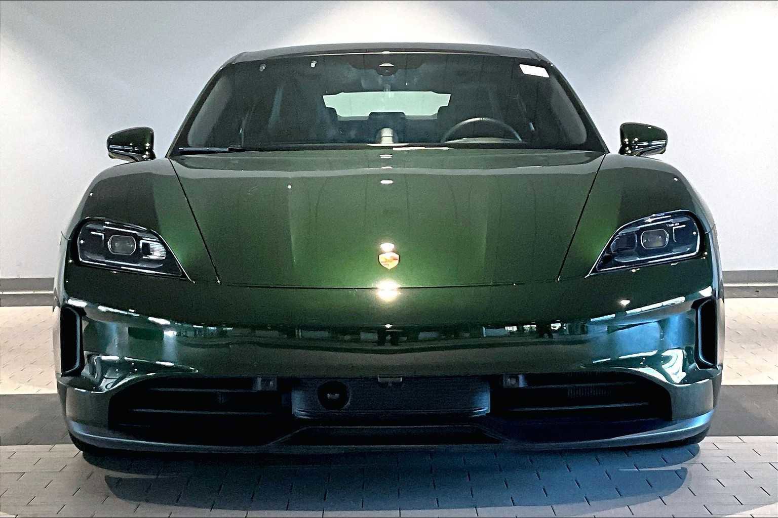 Used 2025 Porsche Taycan image 13
