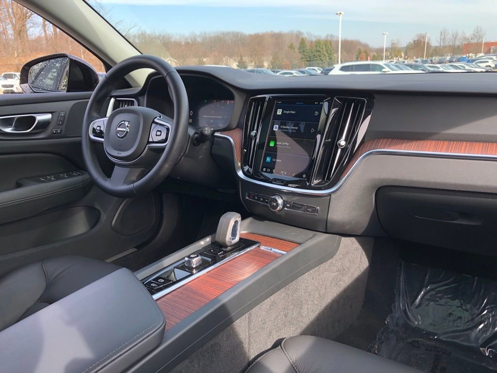 Used 2025 Volvo V60 B5 Cross Country Plus image 17