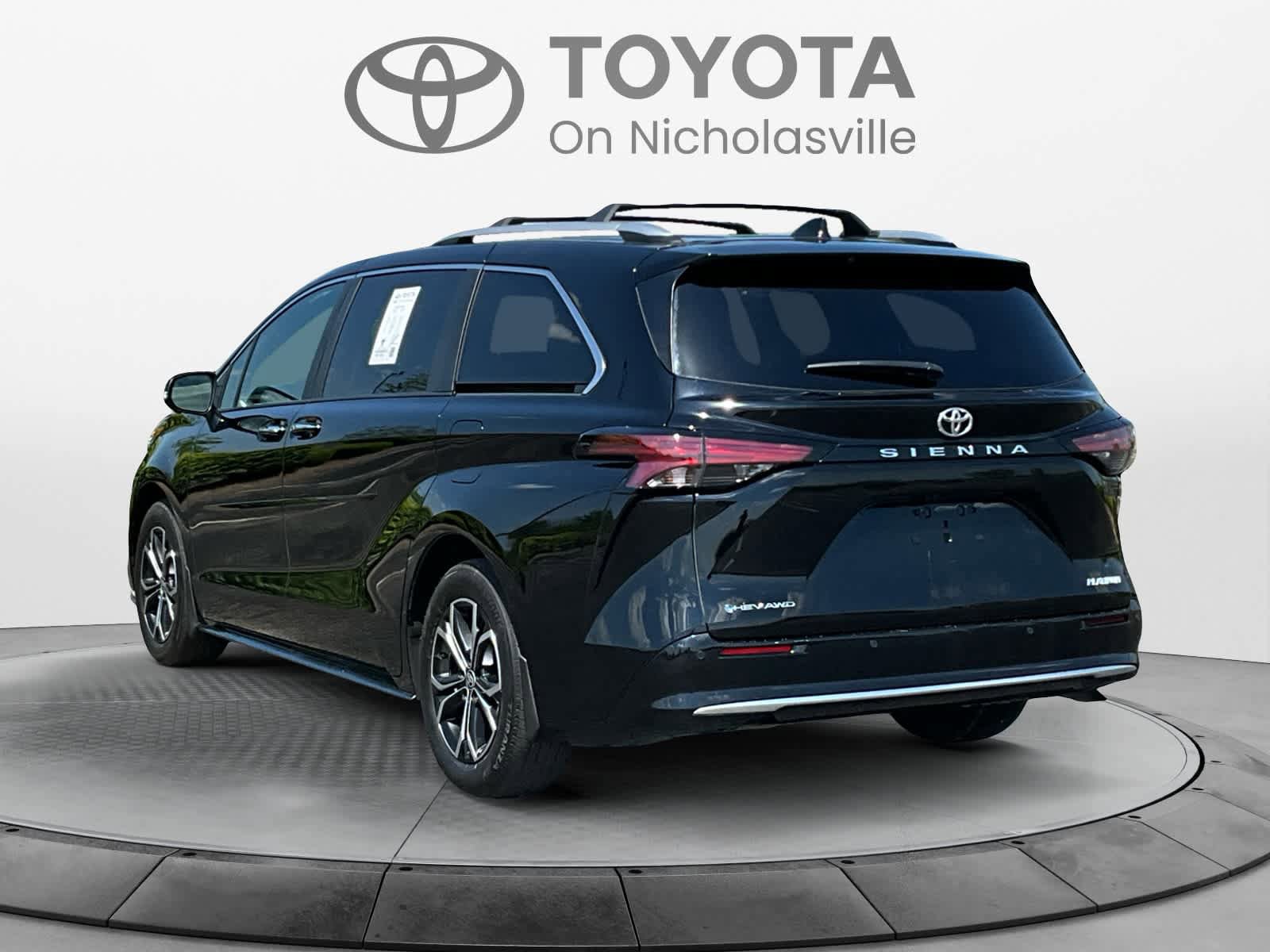 Used 2026 Toyota Sienna Platinum AWD/4WD image 4