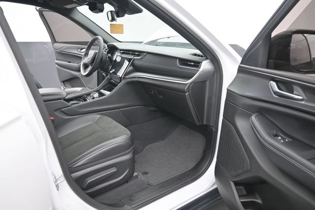 Used 2023 Jeep Grand Cherokee Altitude AWD/4WD image 17