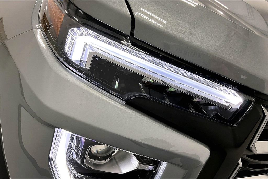 Used 2025 GMC Canyon AT4 w/ Technology Plus Package image 39