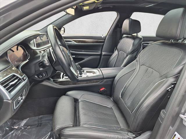 Used 2017 BMW 750i RWD image 17
