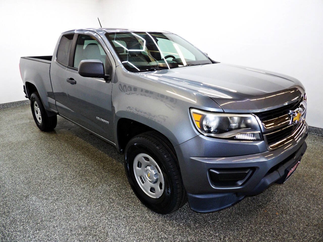 Used 2018 Chevrolet Colorado W/T w/ WT Convenience Package RWD image 3