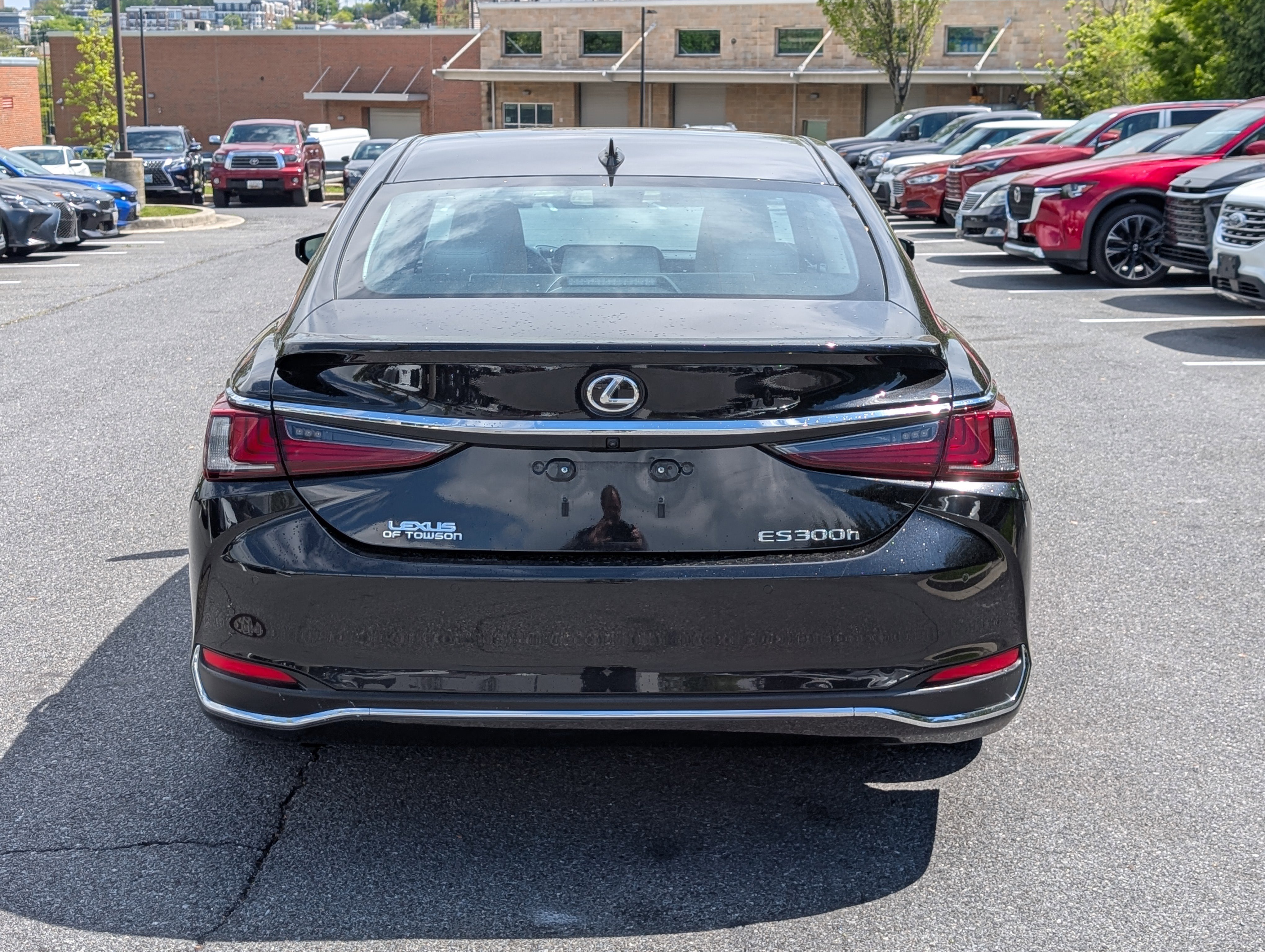 Used 2025 Lexus ES 300h w/ Premium Package image 4