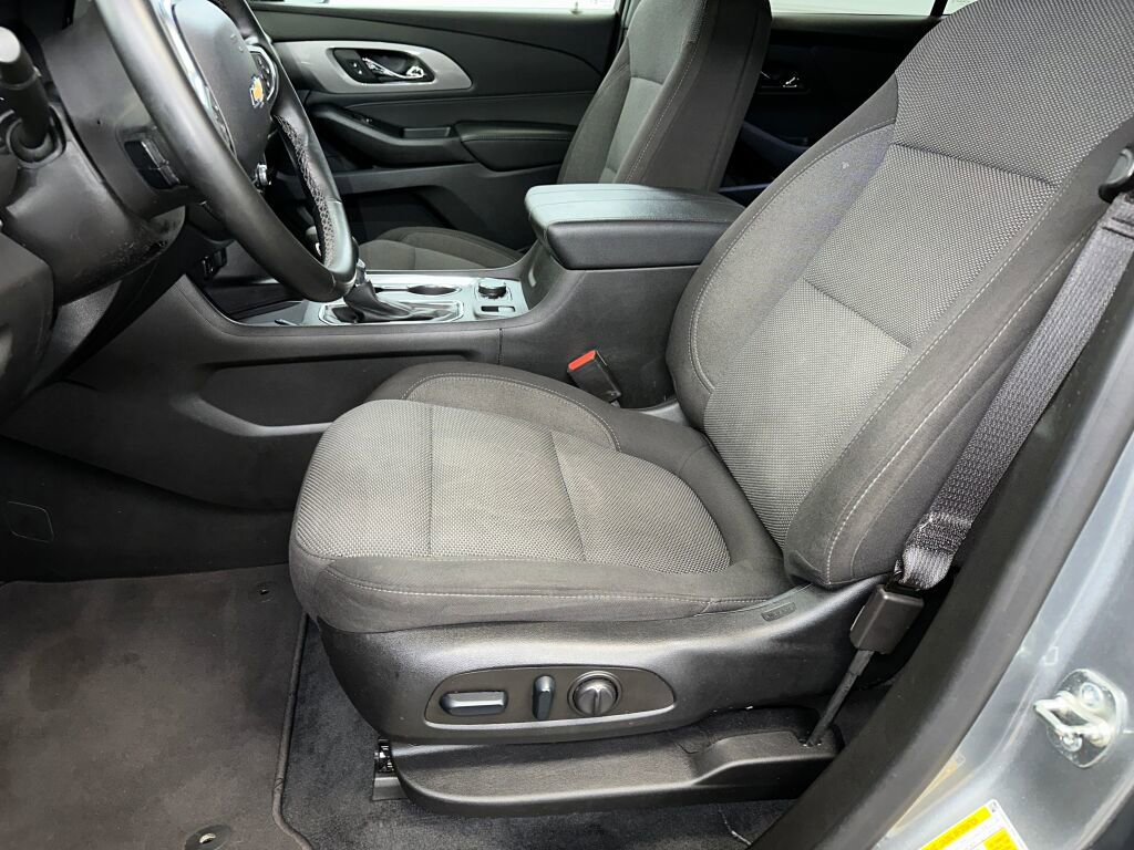 Certified 2023 Chevrolet Traverse LT image 2