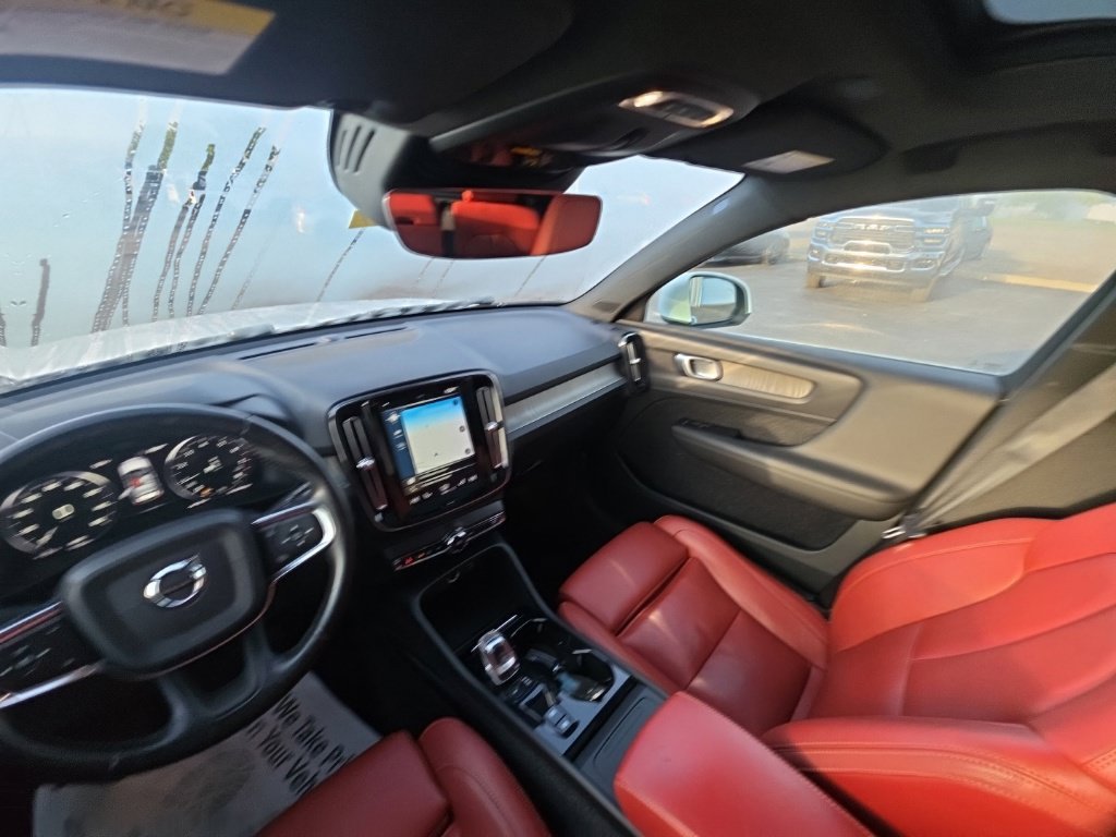 Used 2019 Volvo XC40 T4 Inscription FWD image 28
