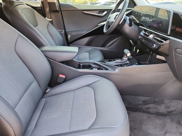Used 2023 Kia Niro EX image 7
