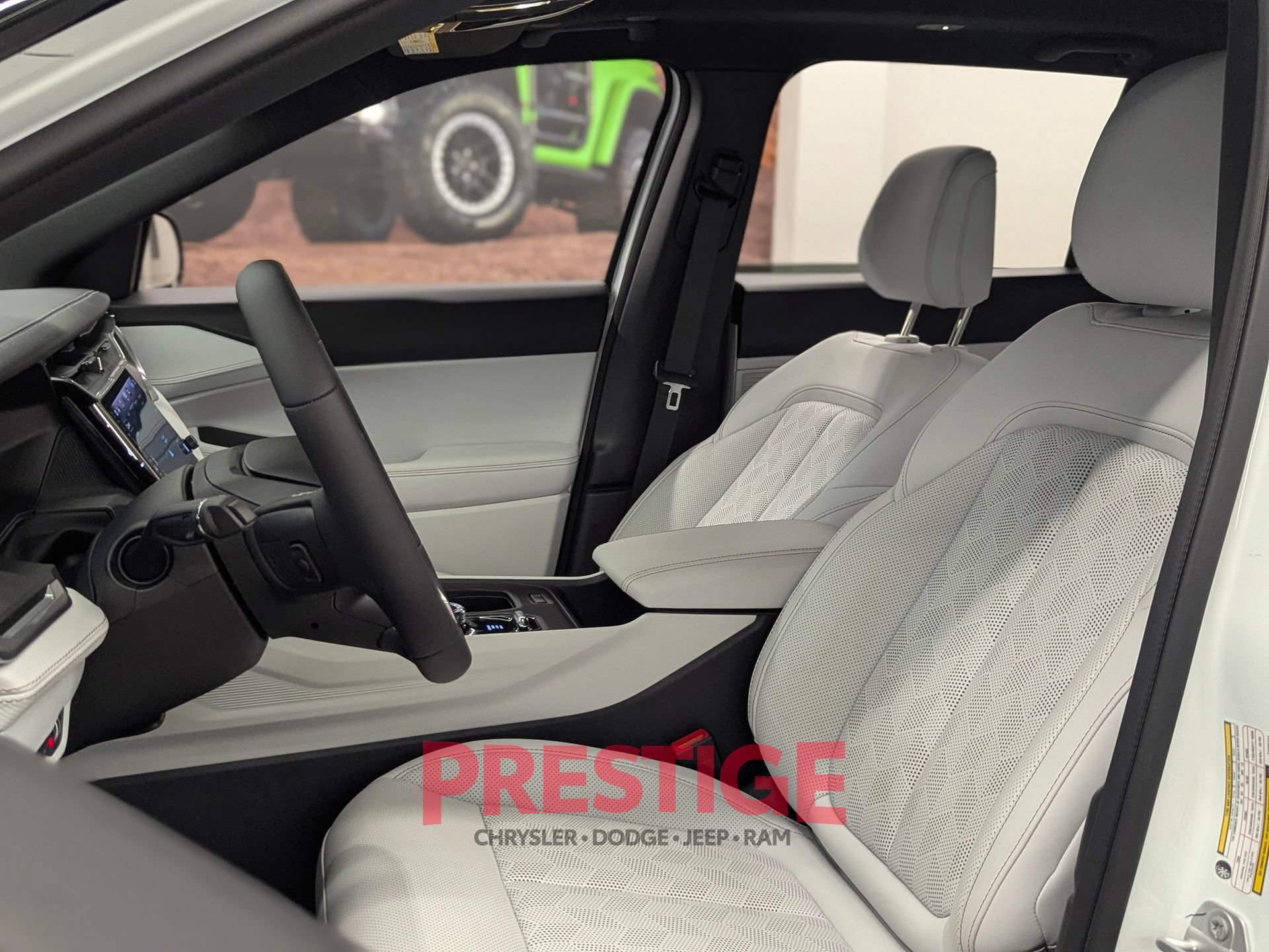 Used 2026 Jeep Cherokee Overland AWD/4WD image 25
