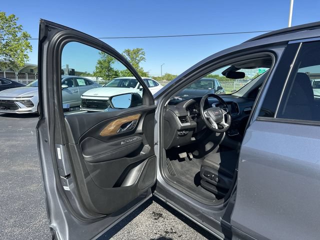 Used 2020 GMC Terrain SLE w/ Driver Convenience Package FWD image 19