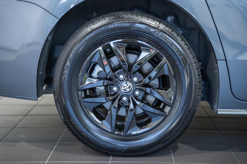 Used 2025 Toyota Sienna XLE FWD image 20