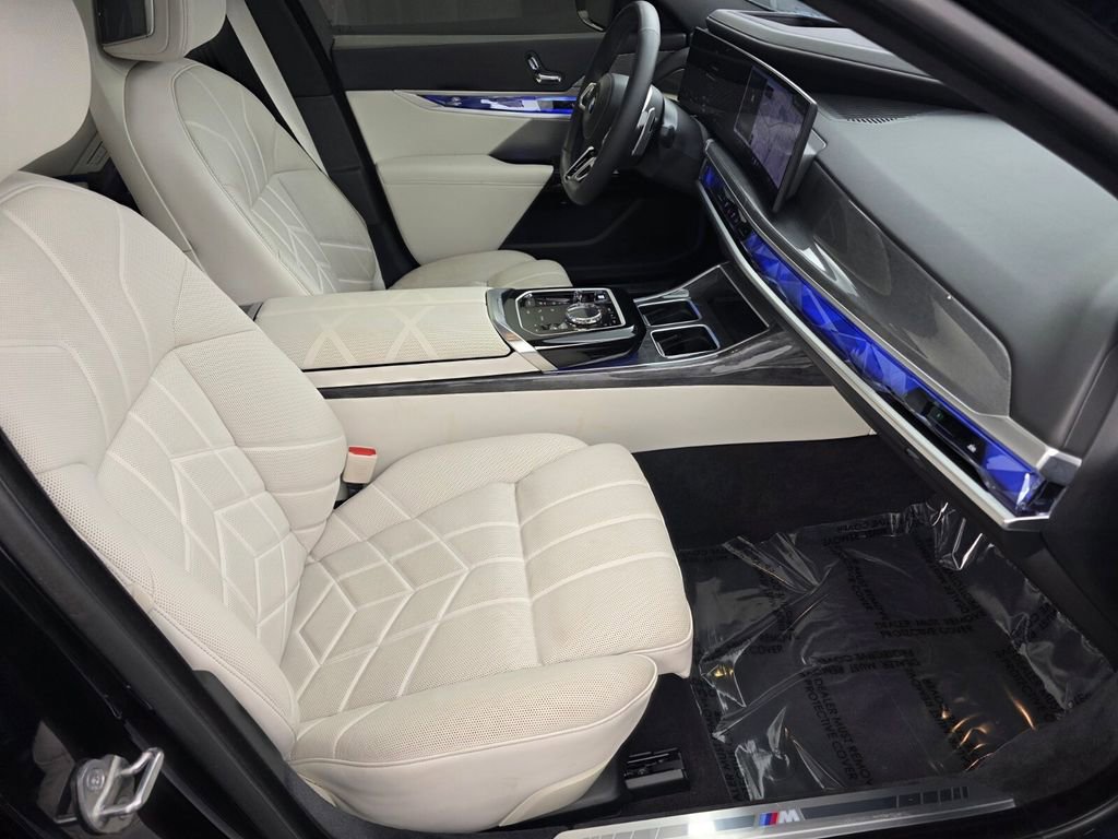 Used 2024 BMW 760i xDrive w/ Executive Package image 28