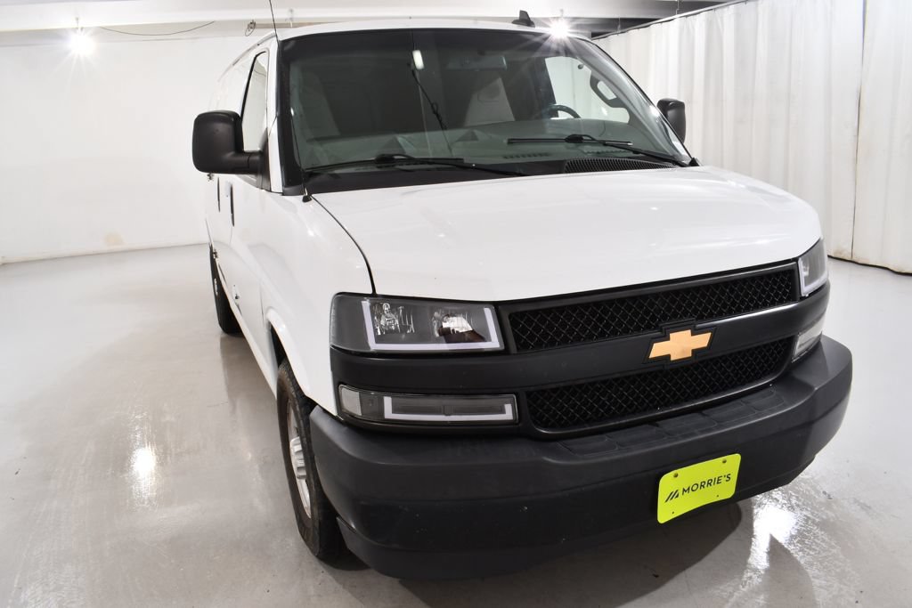 Used 2018 Chevrolet Express 2500 w/ Driver Convenience Package RWD image 4