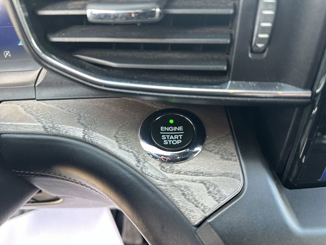 Used 2020 Ford Explorer Platinum w/ Premium Technology Package image 19