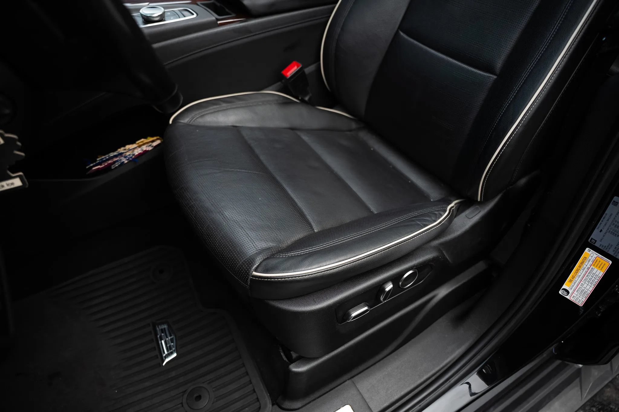 Used 2021 Cadillac Escalade ESV Premium Luxury w/ Performance Package AWD/4WD image 30