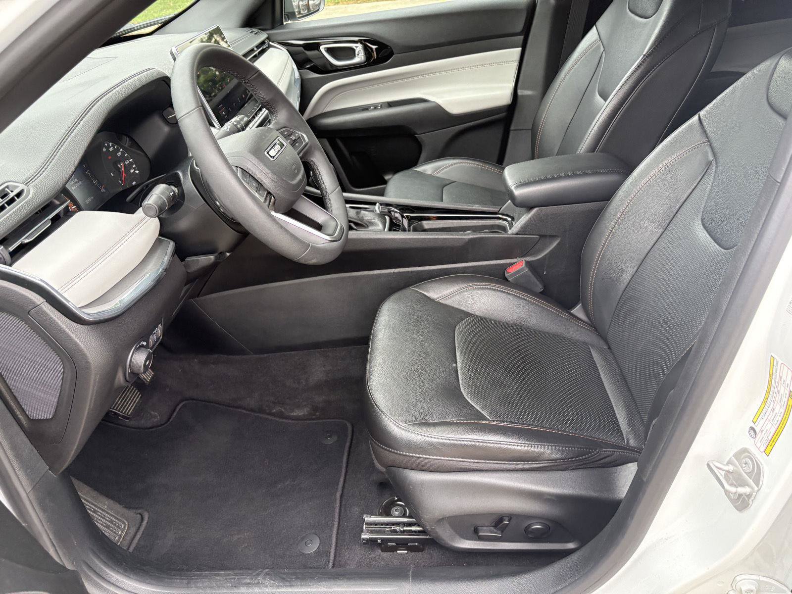 Used 2023 Jeep Compass Limited AWD/4WD image 4