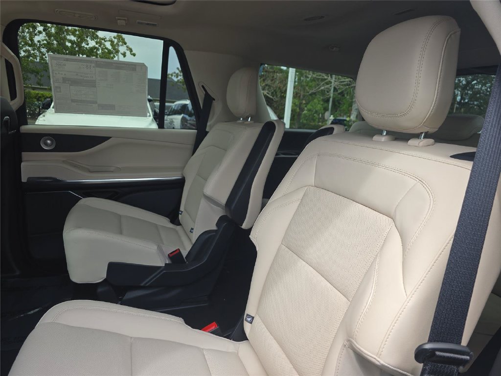 New 2027 Lincoln Navigator Reserve RWD image 11