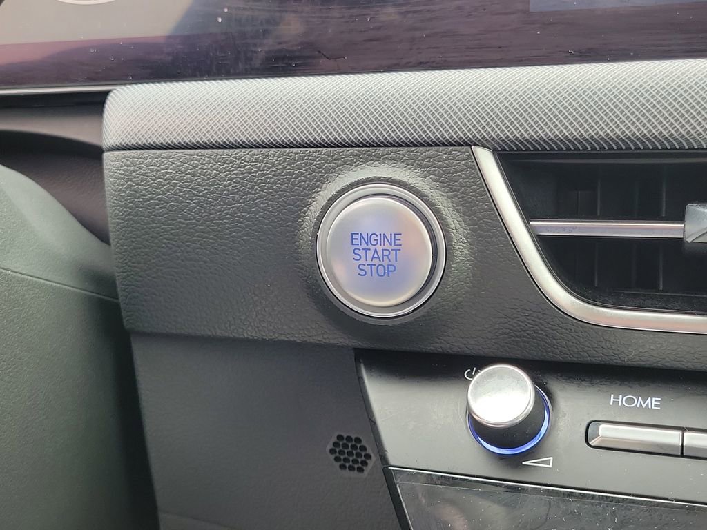 Used 2025 Hyundai Sonata SE image 29